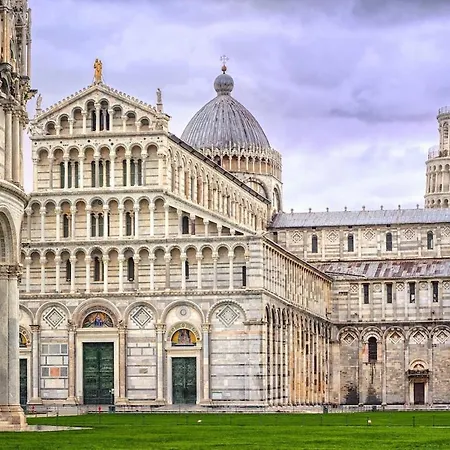 Fra I Cavalieri E I Miracoli A 2 Passi Da Tutto 比萨